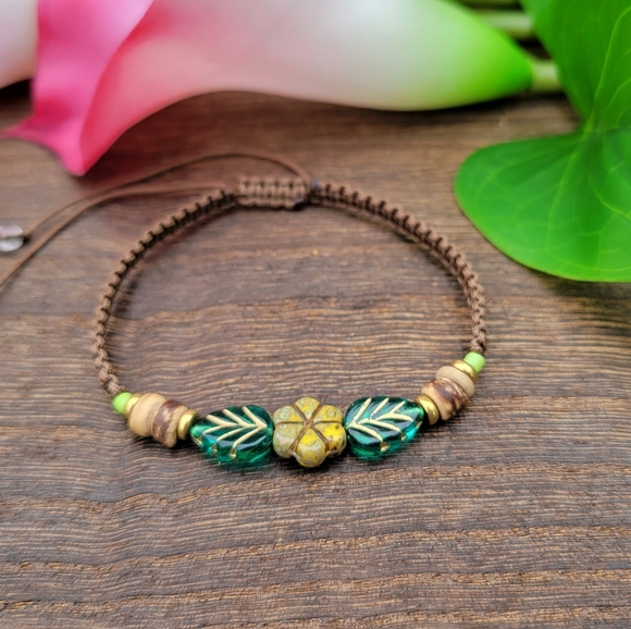 Handmade Flower Leaf Earthy Color Macrame Bracelet - Picture 4 of 4
